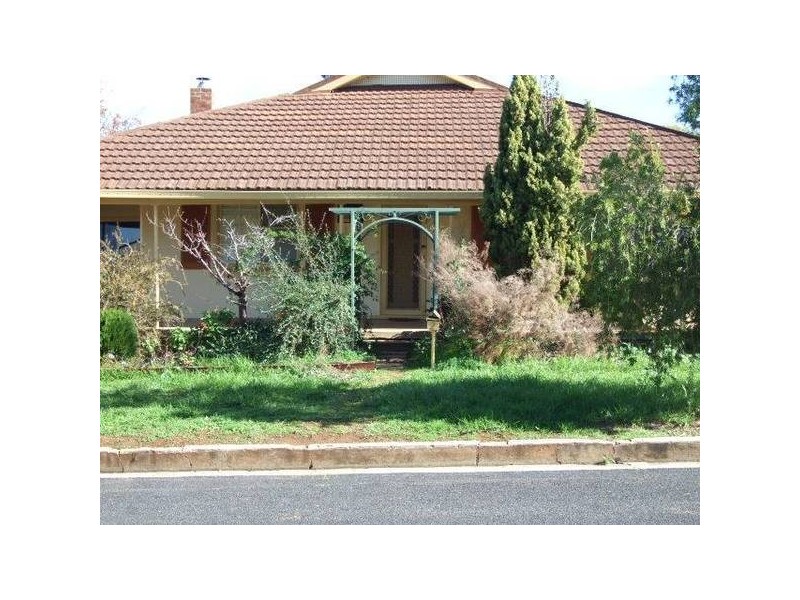 2 Bollinger Street, Parkes NSW 2870