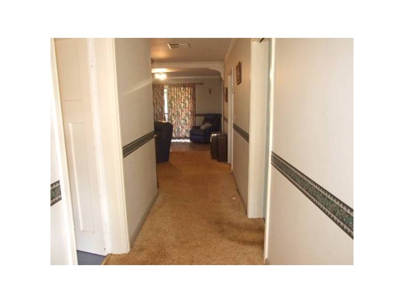 2 Bollinger Street, Parkes NSW 2870