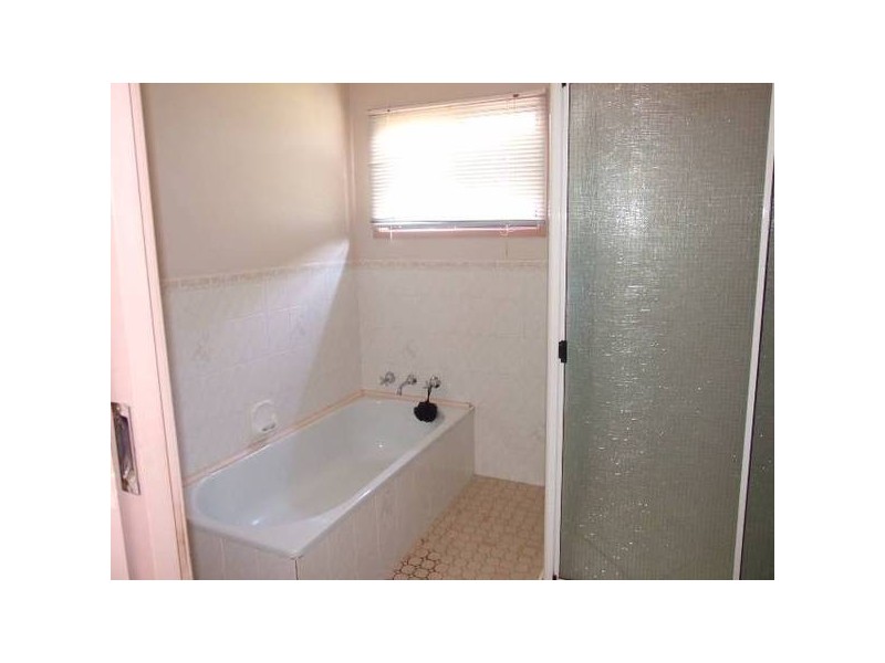 2 Bollinger Street, Parkes NSW 2870