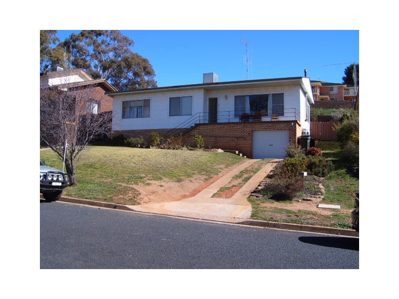 8 Panorama Crescent, Parkes NSW 2870