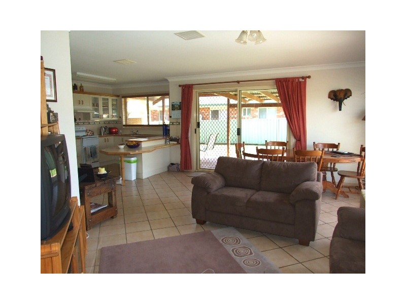 27 Paterson Street, Parkes NSW 2870