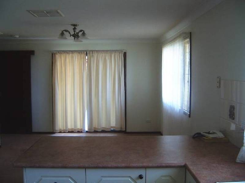 25 Bowditch Crescent, Parkes NSW 2870