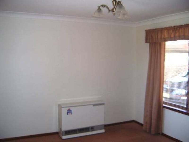 25 Bowditch Crescent, Parkes NSW 2870