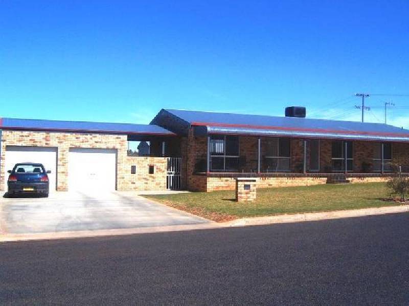21 Koala Street, Parkes NSW 2870