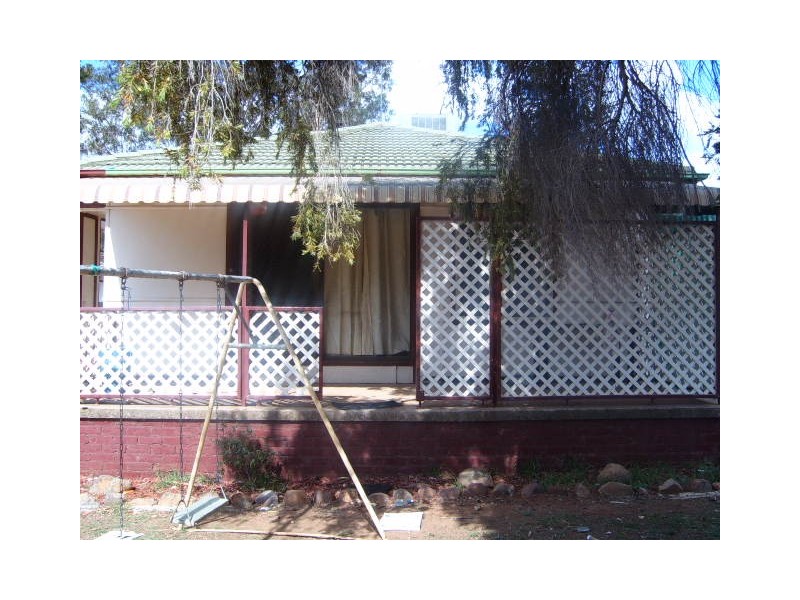 5 Faull Crescent, Parkes NSW 2870
