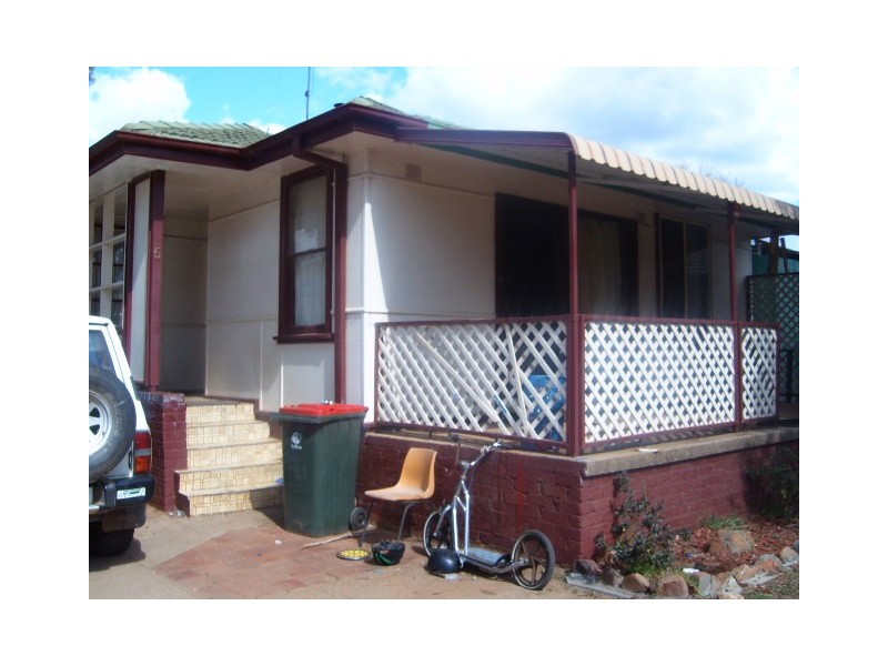 5 Faull Crescent, Parkes NSW 2870