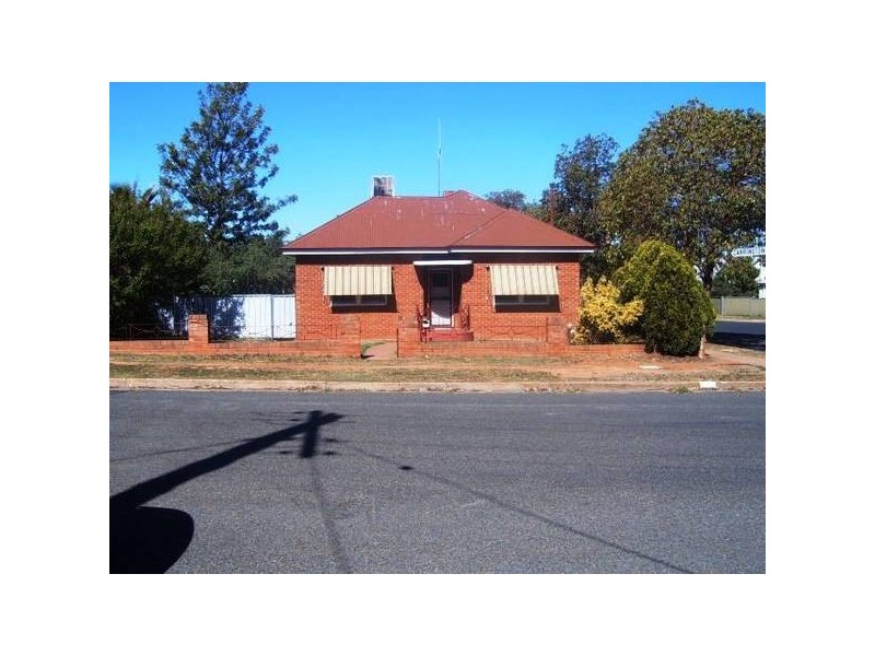 2 Carrington Street, Parkes NSW 2870