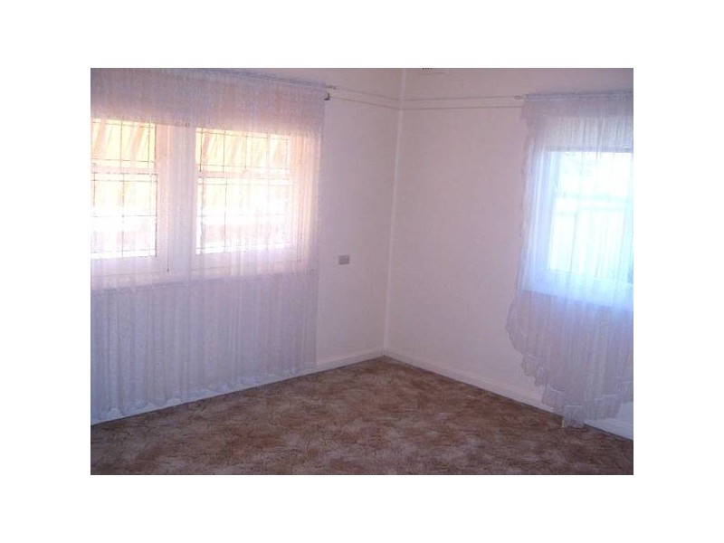 2 Carrington Street, Parkes NSW 2870