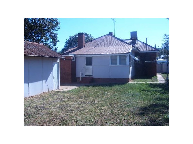 2 Carrington Street, Parkes NSW 2870