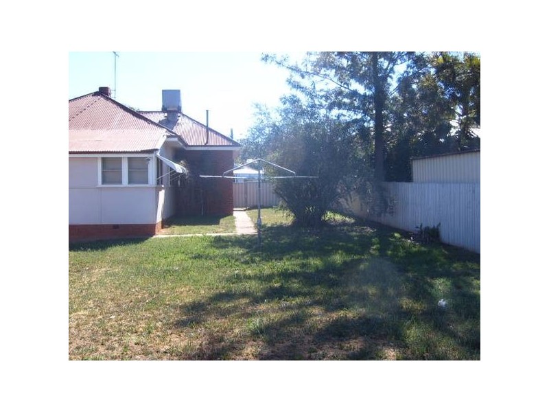 2 Carrington Street, Parkes NSW 2870