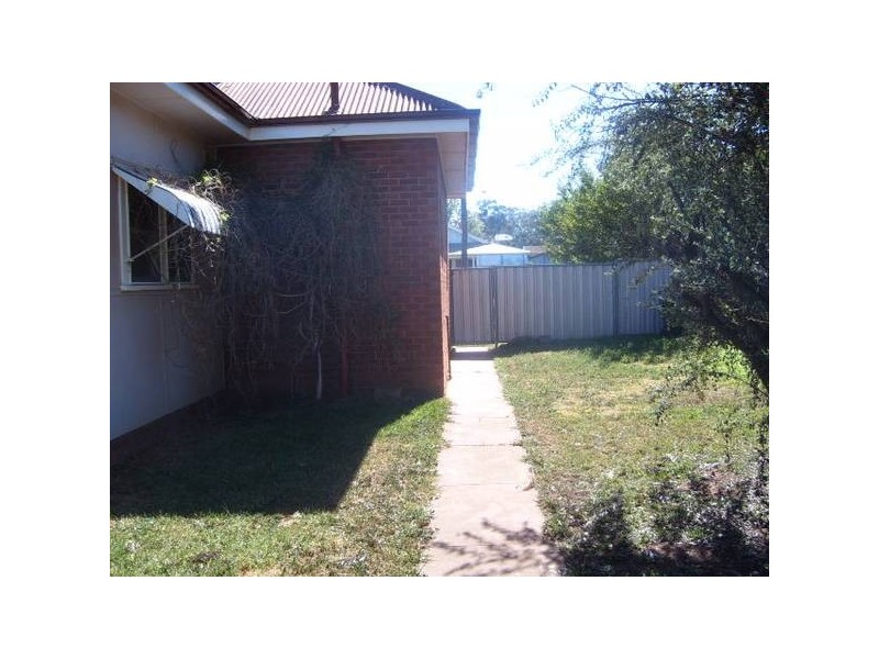 2 Carrington Street, Parkes NSW 2870