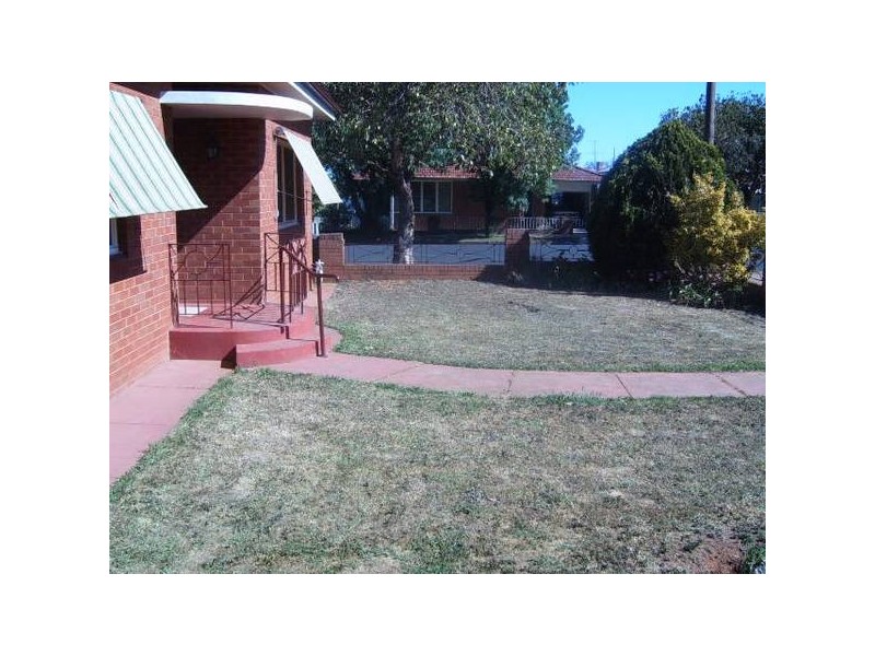 2 Carrington Street, Parkes NSW 2870