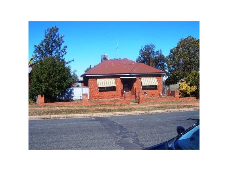 2 Carrington Street, Parkes NSW 2870