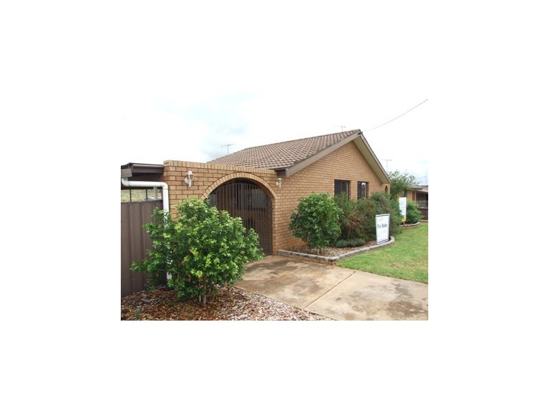 33 Webb Street, Parkes NSW 2870