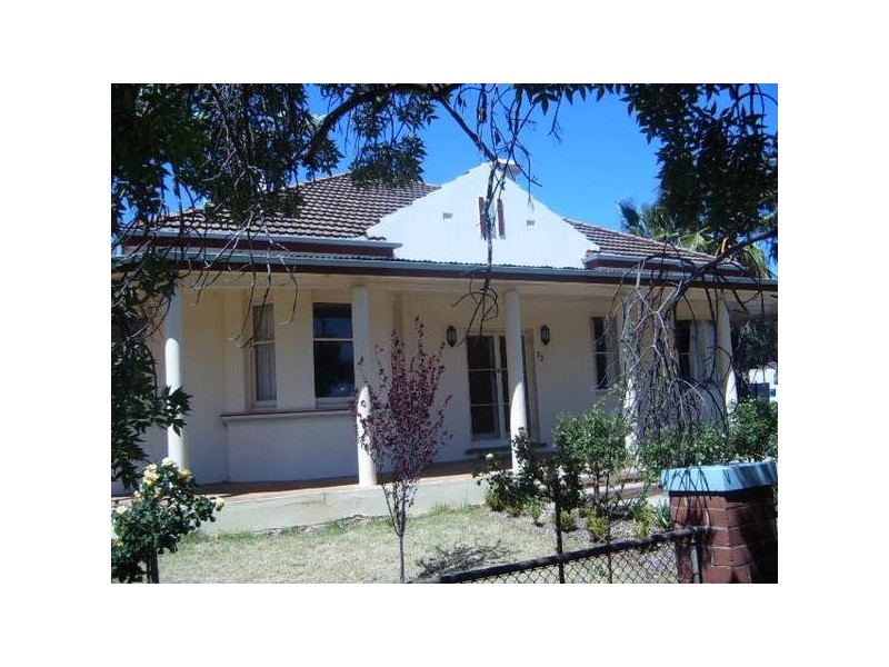 73 Currajong Street, Parkes NSW 2870