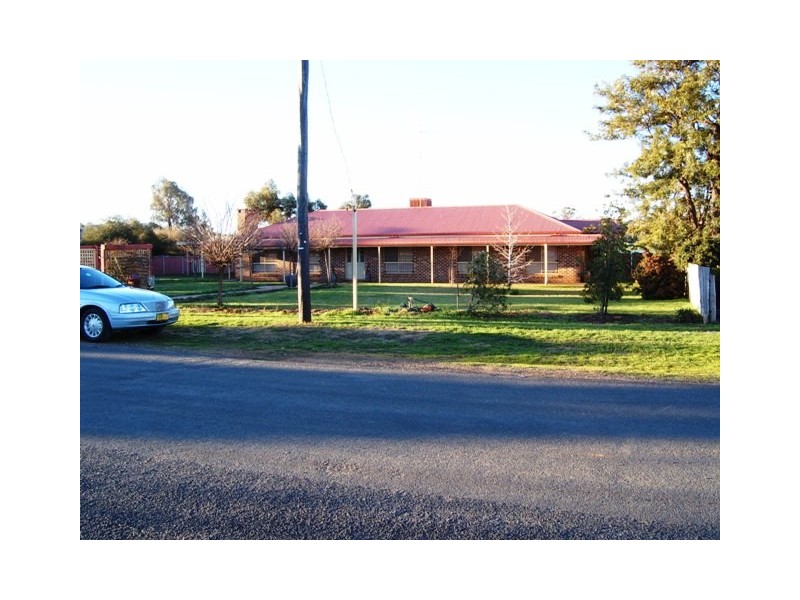 42 Coronation Avenue, Parkes NSW 2870