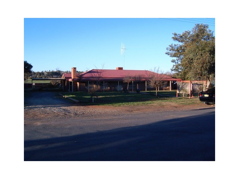 42 Coronation Avenue, Parkes NSW 2870