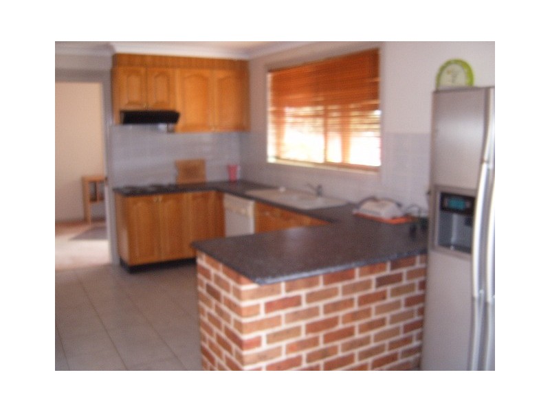 42 Coronation Avenue, Parkes NSW 2870