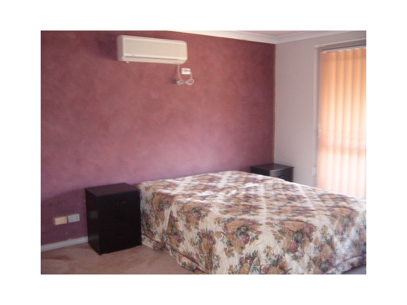 42 Coronation Avenue, Parkes NSW 2870