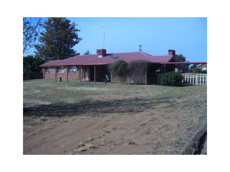 42 Coronation Avenue, Parkes NSW 2870