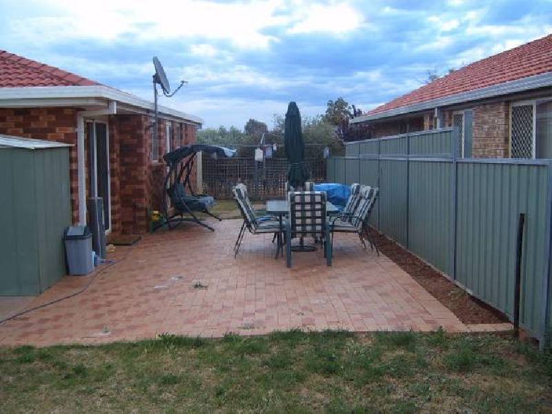 2 Clancy Place, Parkes NSW 2870