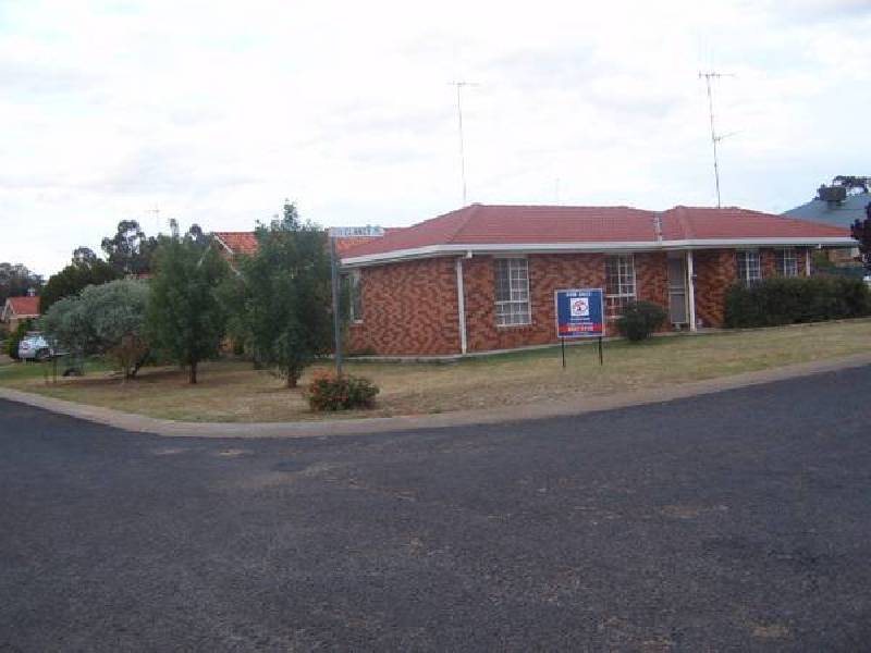 2 Clancy Place, Parkes NSW 2870