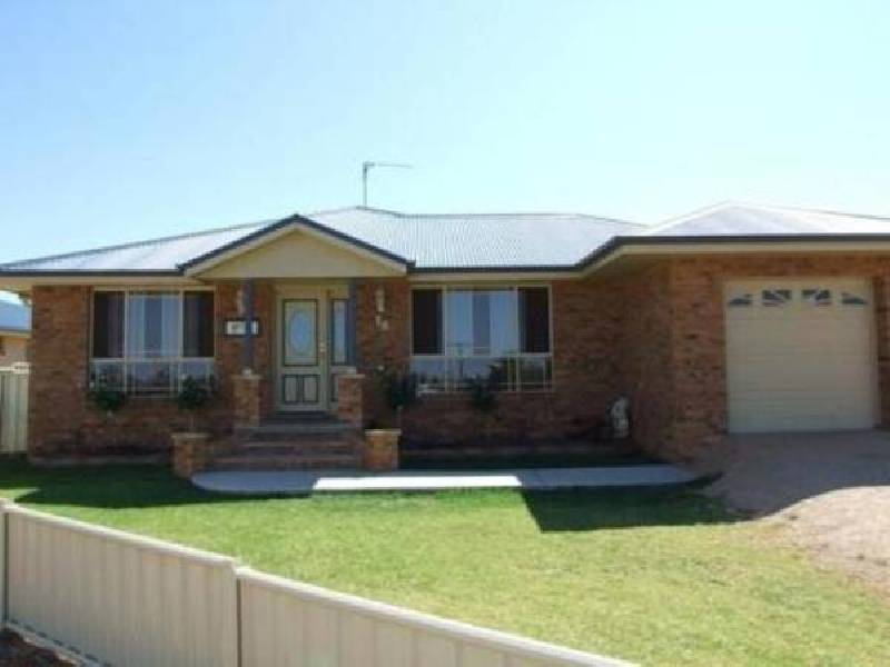 18 Basil Ave, Parkes NSW 2870