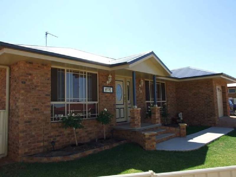 18 Basil Ave, Parkes NSW 2870