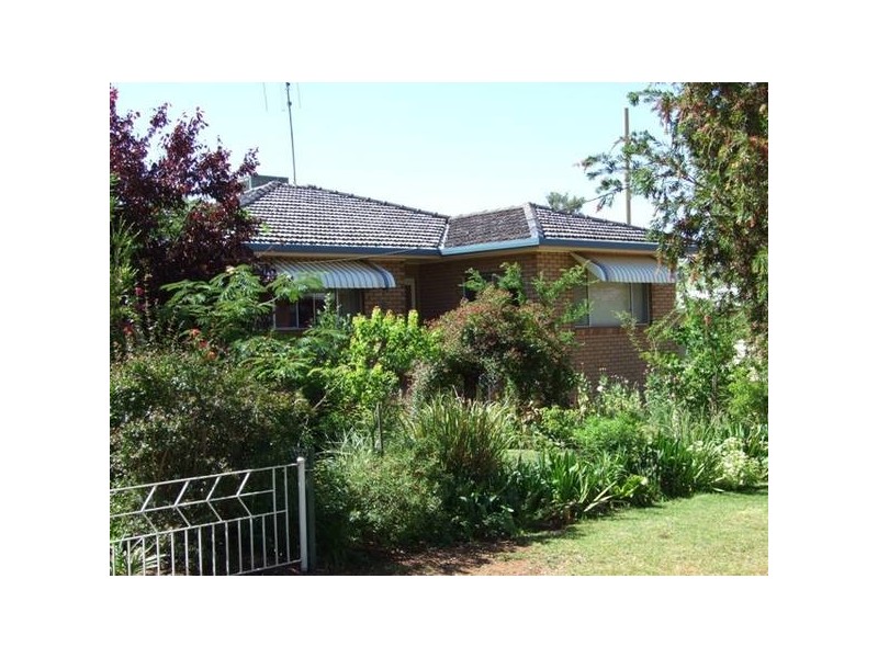 1 Hedgerow Avenue, Parkes NSW 2870