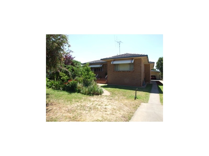 1 Hedgerow Avenue, Parkes NSW 2870