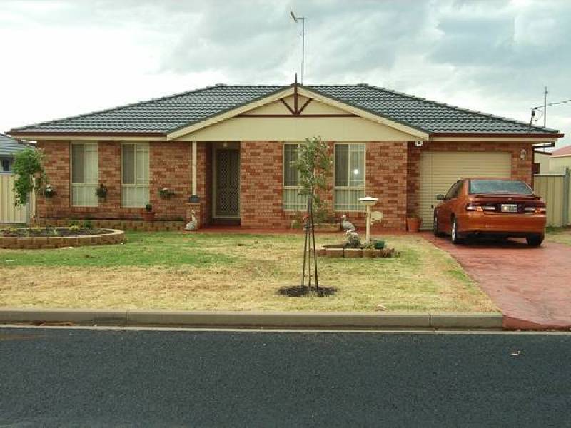Charles Rigg Ave, Parkes NSW 2870