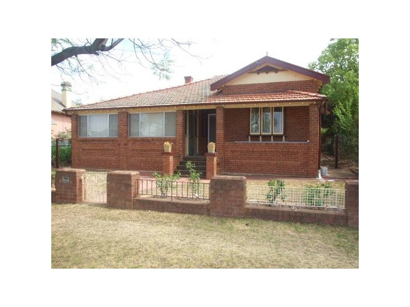 14 Oswin Street, Parkes NSW 2870