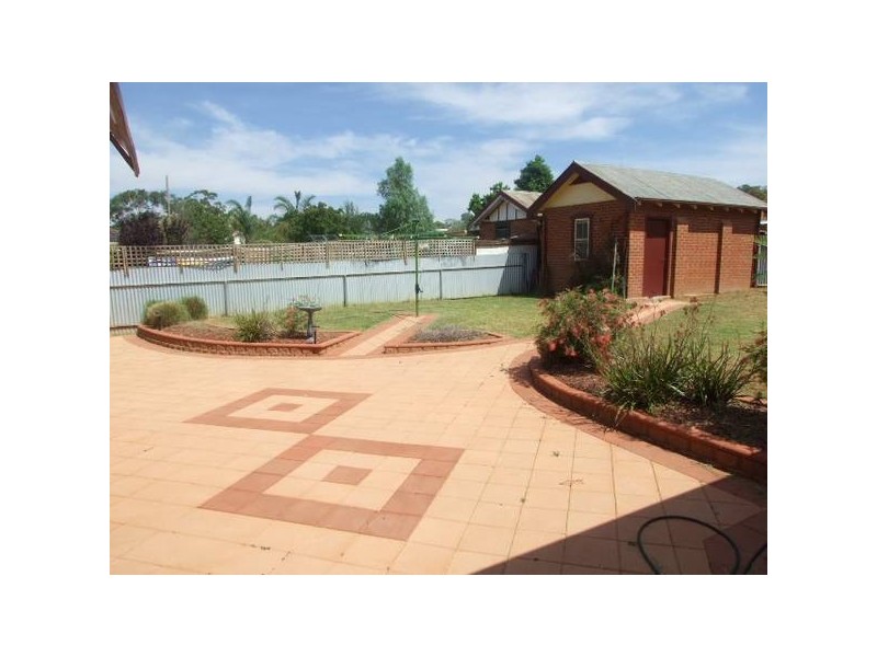 14 Oswin Street, Parkes NSW 2870