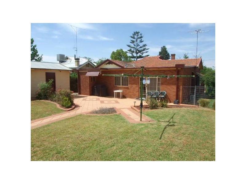 14 Oswin Street, Parkes NSW 2870