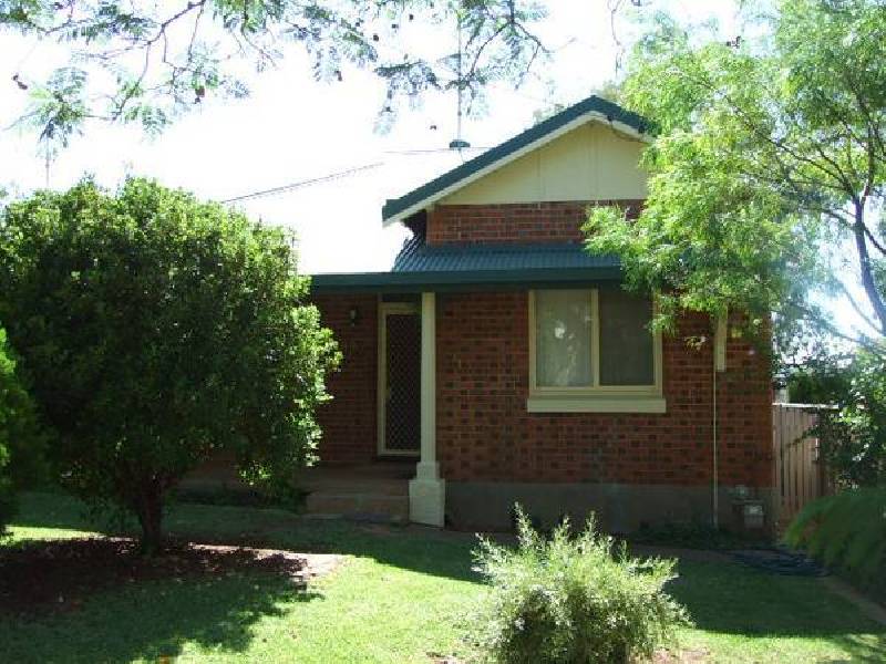 39 East Street, Parkes NSW 2870