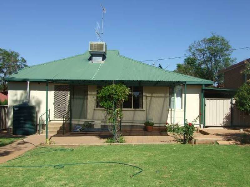 39 East Street, Parkes NSW 2870
