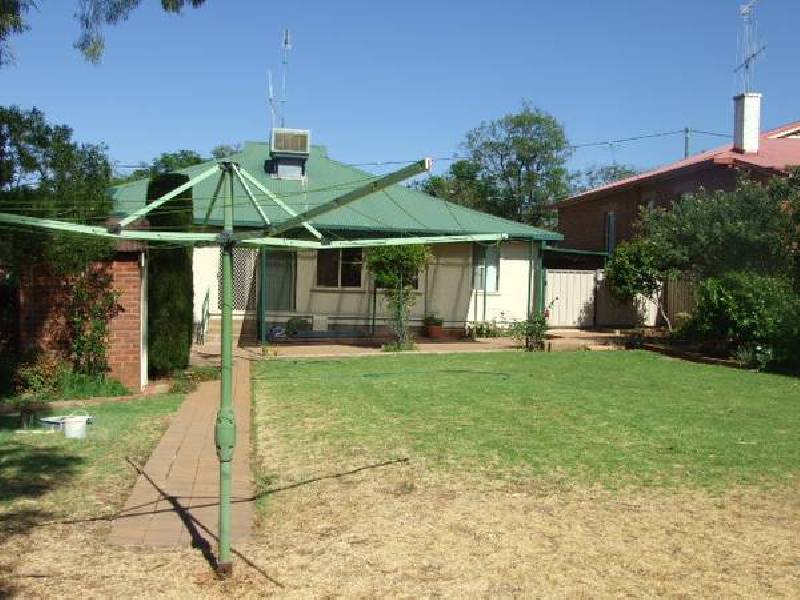 39 East Street, Parkes NSW 2870
