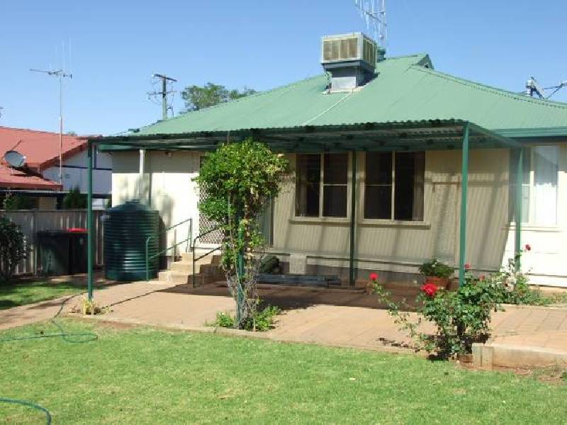 39 East Street, Parkes NSW 2870
