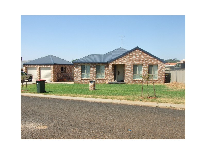 12 Noonan Street, Parkes NSW 2870