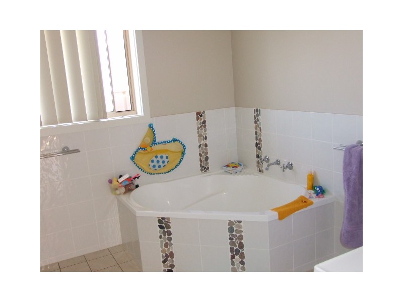 12 Noonan Street, Parkes NSW 2870