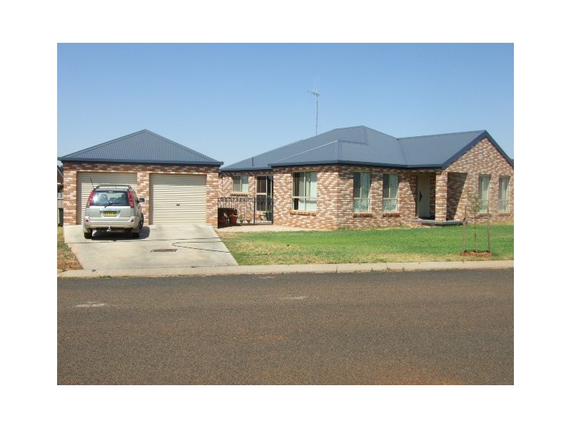 12 Noonan Street, Parkes NSW 2870