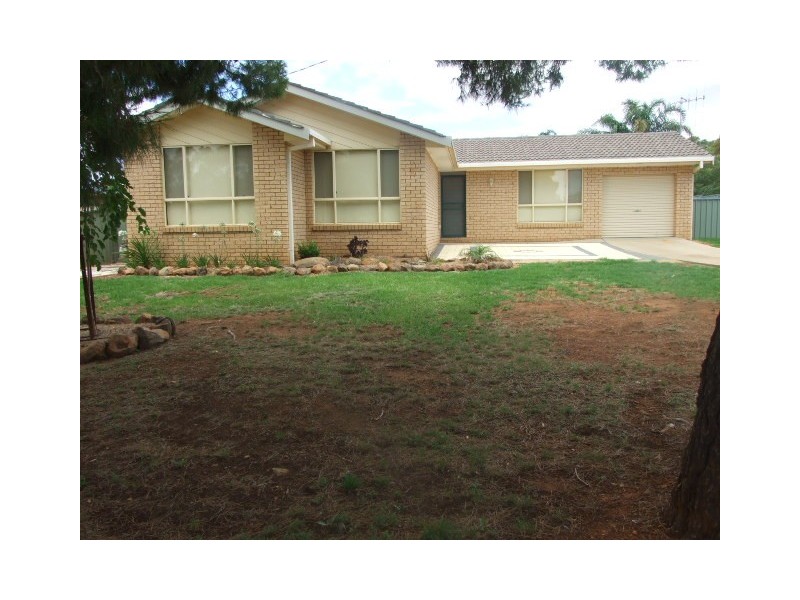 55 Medlyn Street, Parkes NSW 2870