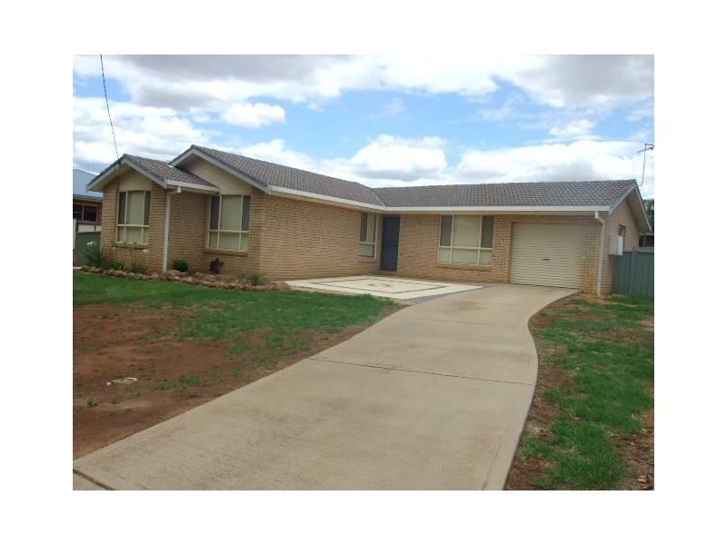 55 Medlyn Street, Parkes NSW 2870