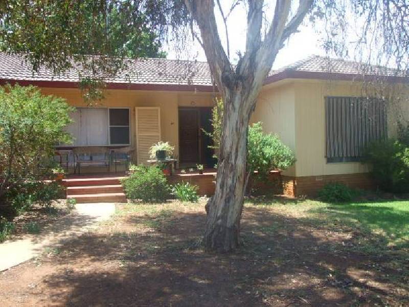 15 Thornbury Street, Parkes NSW 2870