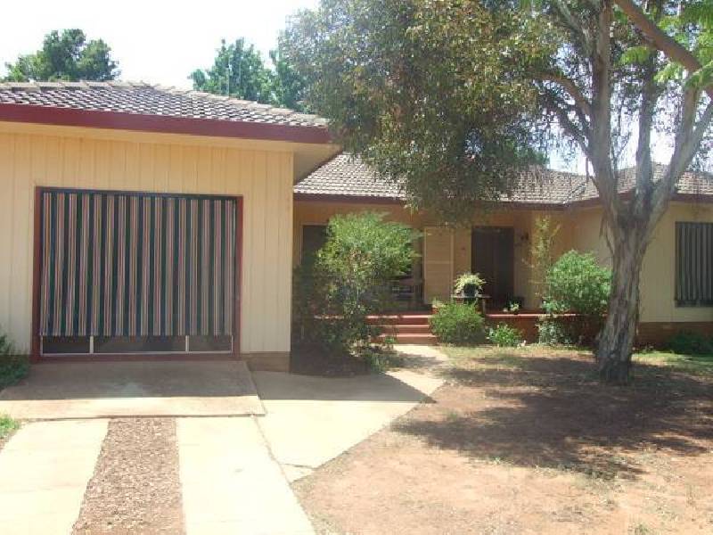 15 Thornbury Street, Parkes NSW 2870