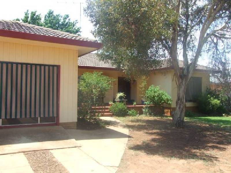 15 Thornbury Street, Parkes NSW 2870