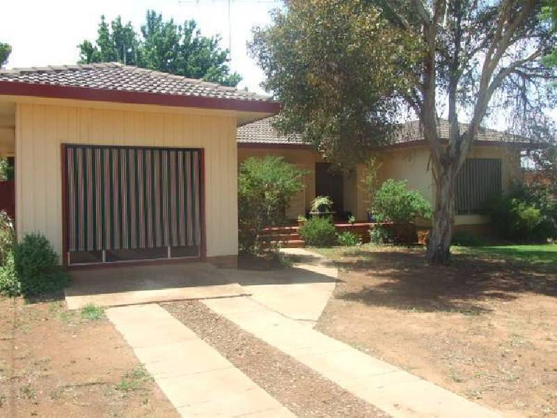 15 Thornbury Street, Parkes NSW 2870