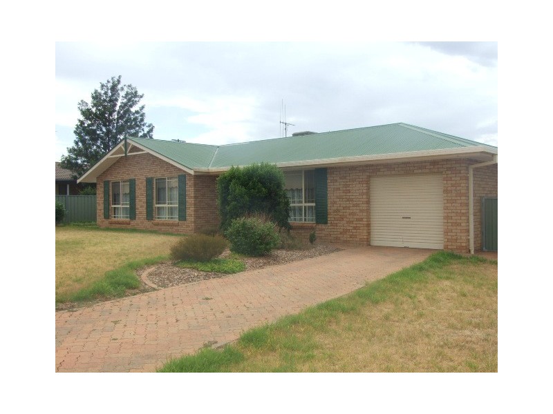 21 Thomas Tom Crescent, Parkes NSW 2870