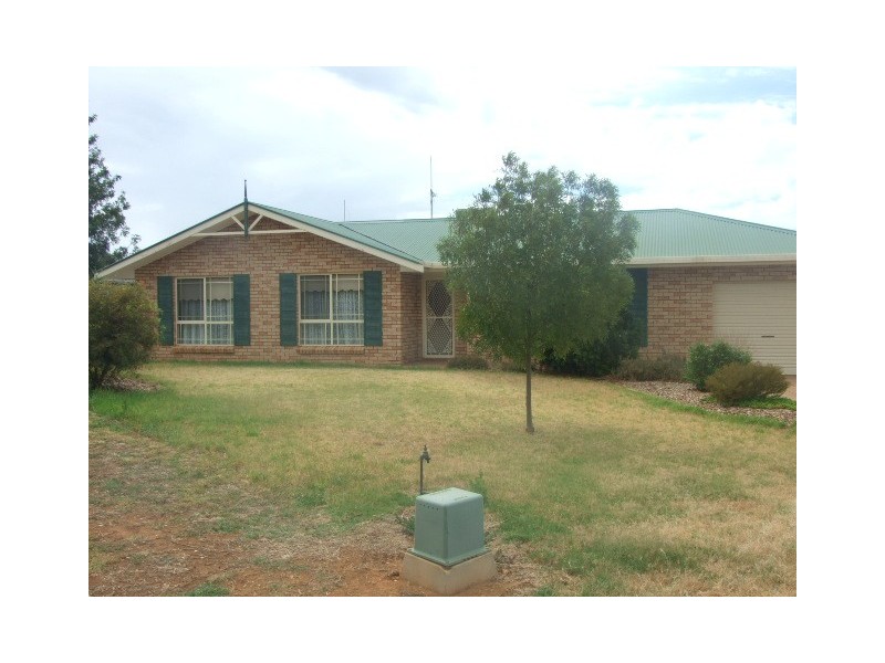 21 Thomas Tom Crescent, Parkes NSW 2870