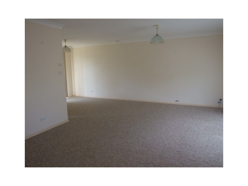 21 Thomas Tom Crescent, Parkes NSW 2870